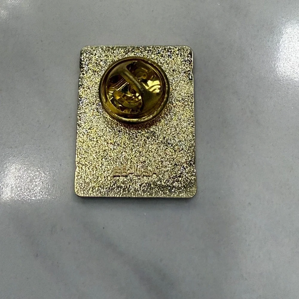 US Army Veteran Enamel Lapel Pin Gold Tone Star